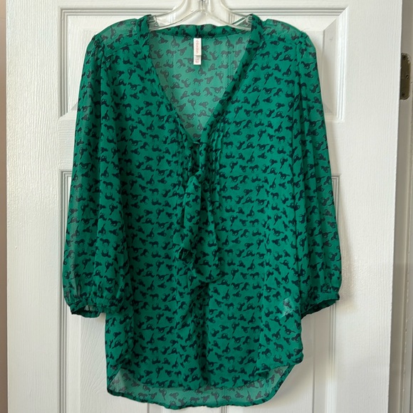 Super lightweight blouse. Green with galloping horse print Large Good condition. - Picture 1 of 8